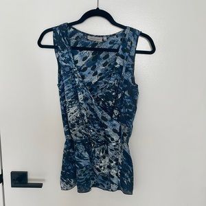 Jennifer Lopez deep v-neck summer top